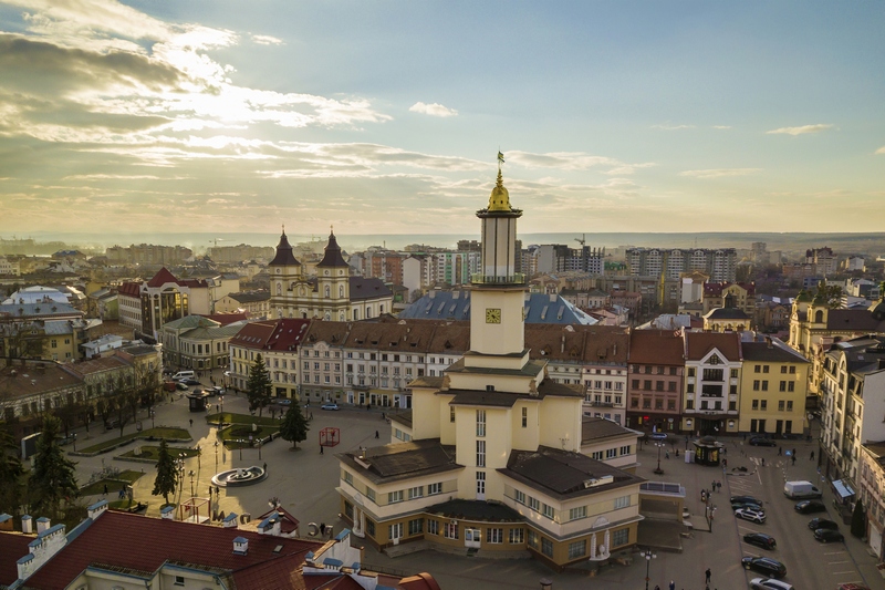 Ціни на нерухомість в Івано-Франківську у 2026 році: первинка, вторинка, оренда